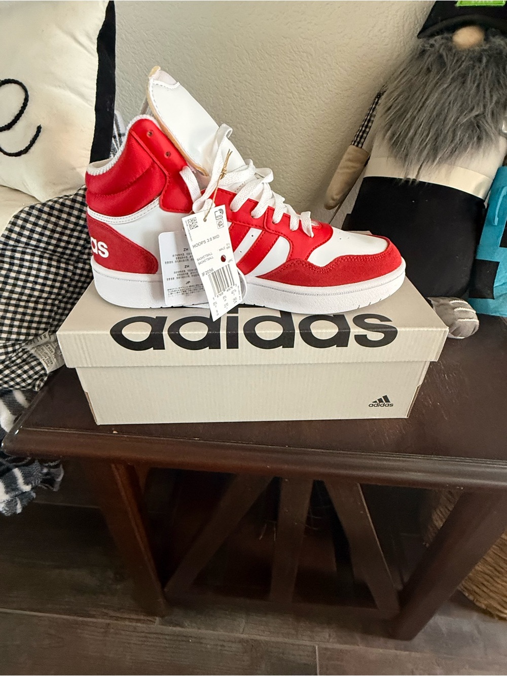 Men’s Adidas Hoops 3.0 Mid . Size 9